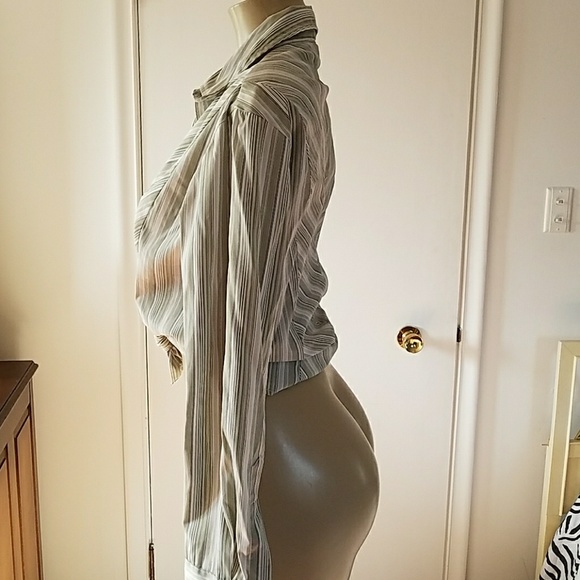 GREEN STRIPED BLOUSE BUTTONS DOWN THE FRONT - Picture 2 of 5